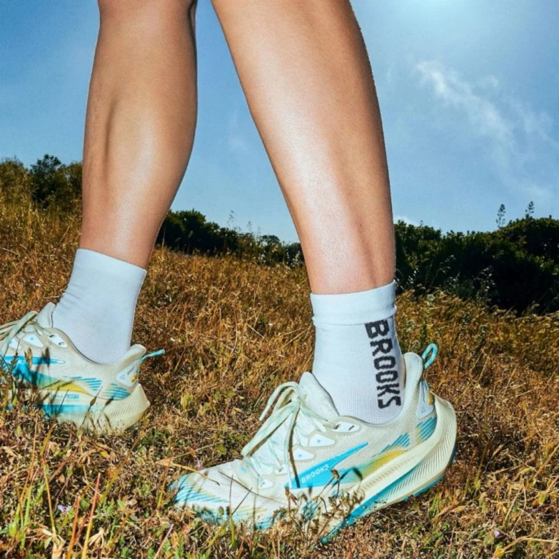 Skarpety długie Brooks Ghost Crew białe